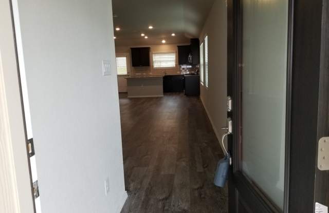 10403 Midsummer Meadow Gallery 4