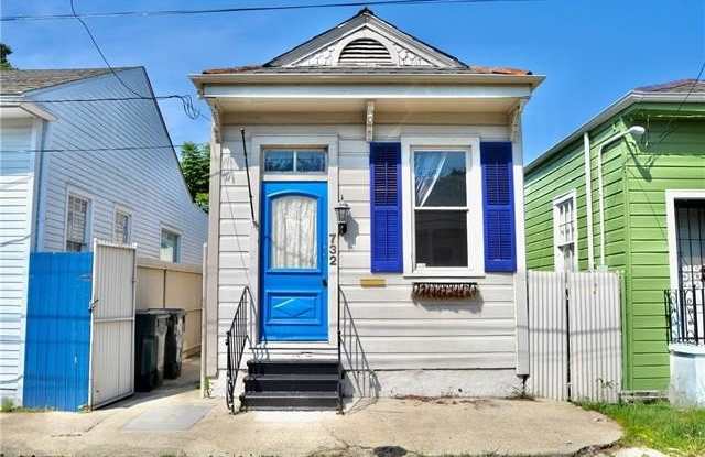 732 PLEASANT Street photos photos