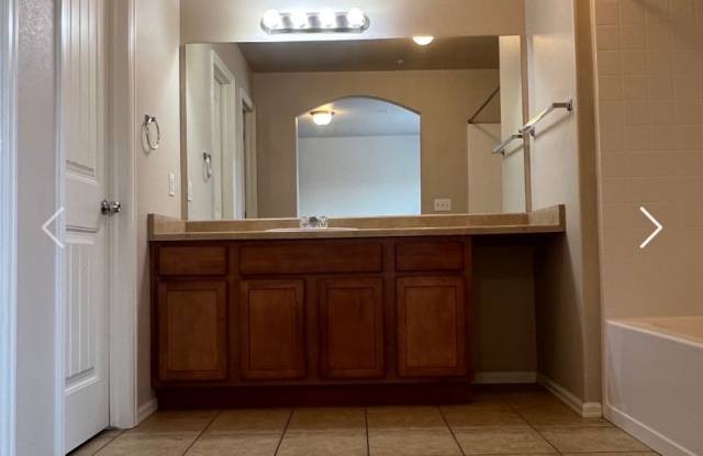 Townhome close to Powers Corridor Gallery 3