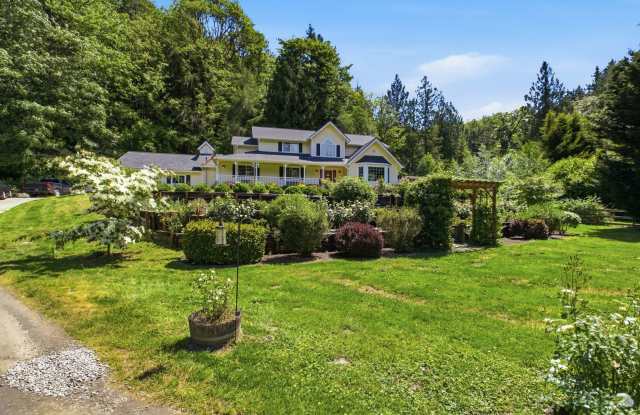 Spacious 5-Bedroom Poulsbo Retreat on 5 Acres Gallery 3