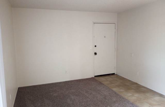 Expo 247 with 2 bed, 1 Bath, 800 SF with AC, and balcony Gallery 4