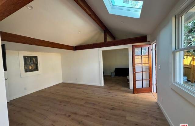 1813 N Edgemont St photos photos