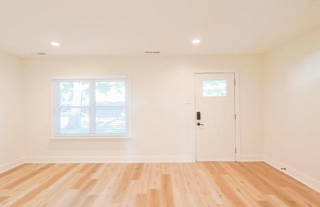Beautifully Updated 4 Bed 2 Bath in McKinley Heights Gallery 4