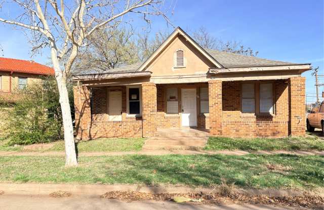 705 Warford St - 1/2 photos photos