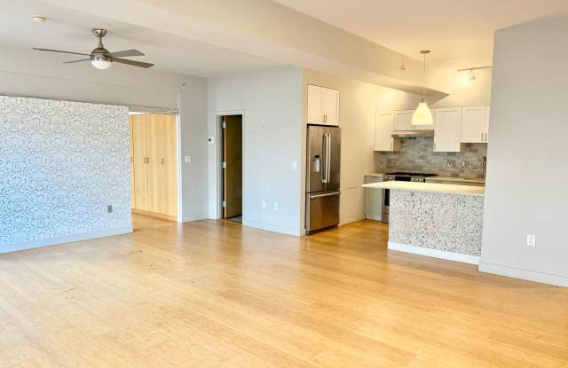Fabulous Intown Condo Gallery 4