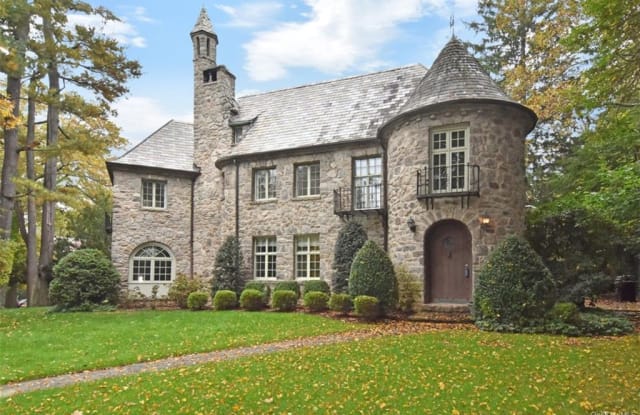 207 Wellington Avenue - 207 Wellington Road, New Rochelle, NY 10804