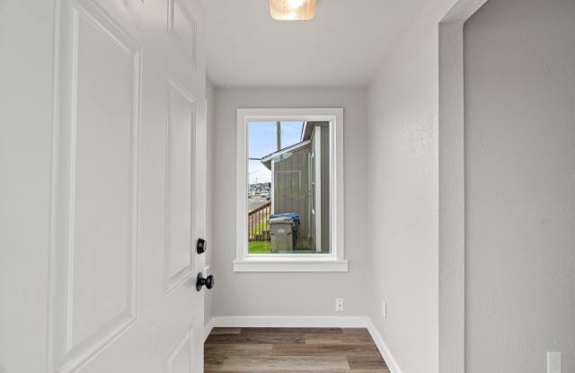 207 North Alder Street Gallery 3
