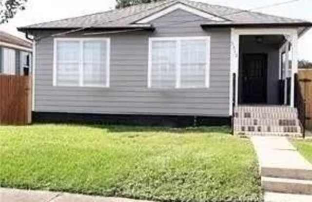 5312 WARRINGTON Drive photos photos