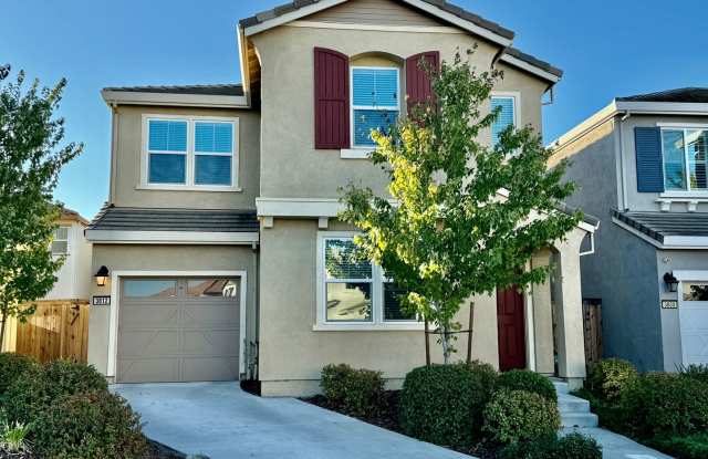 CLEAN AND MODERN - 4 BED, 3 BATHS, 1996 SQ FT ALL APPLIANCES INCLUDED photos photos