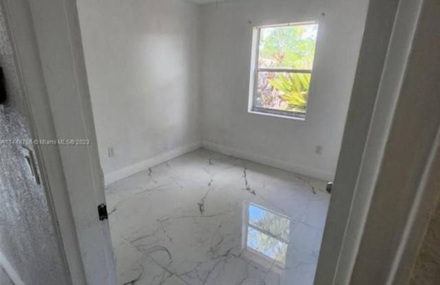 1420 N 70th Avenue Gallery 4