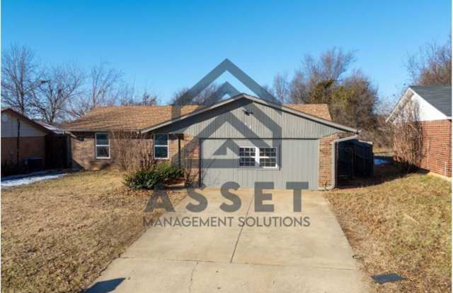 5 Bedroom House Available Now - 709 Briarwood Drive, Midwest City, OK 73130