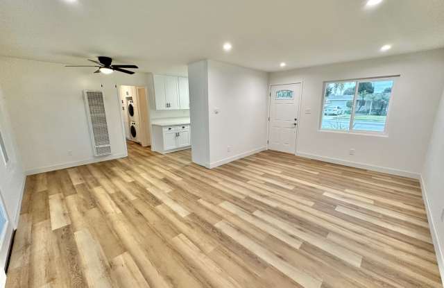 BEAUTIFULLY REMODELED 3B/R, 2BA HOUSE WITH LARGE TURFED BACKYARD Gallery 3