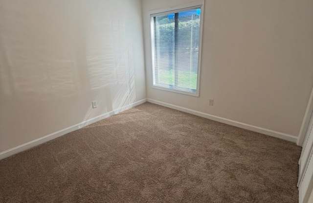 1512-B, Benjamin Parkway Gallery 4