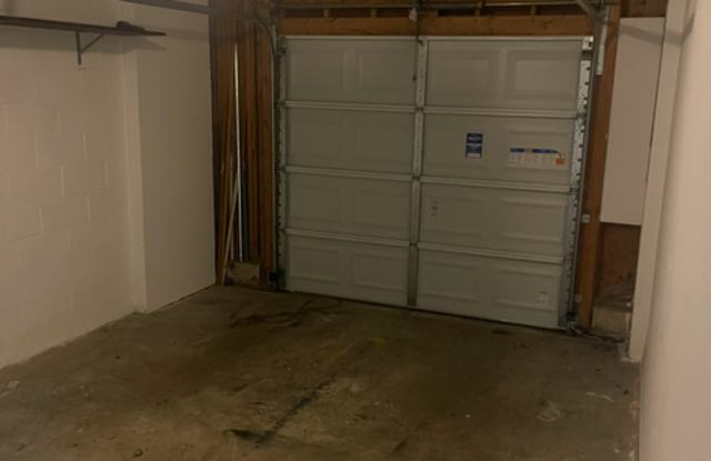 Room in 3 Bedroom Home at Reese Blvd W Gallery 3