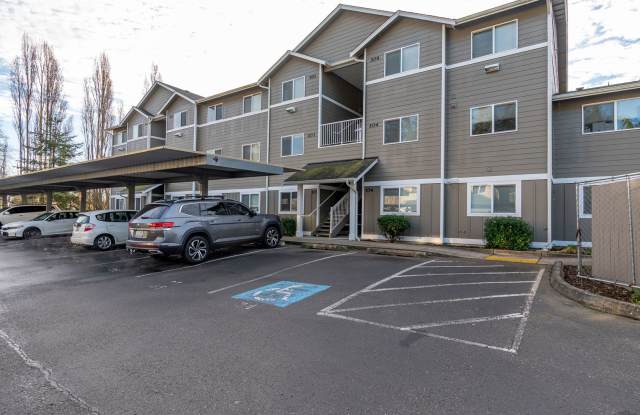 Two Bedroom Two Bathroom Condo in Summerwind - 1670 SouthWest Mulberry Place, Oak Harbor, WA 98277