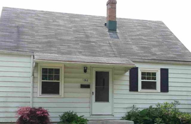 3 Bed-1 Bath - spacious, beautiful with AC  detached garage! photos photos