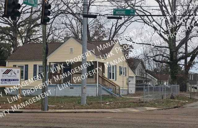 DON'T MISS this Charming Remodeled 2 bedroom convenient to Downtown Chattanooga, Mall and Interstate with Garage, Fence and all the amenities! - 129 North Moore Road, Chattanooga, TN 37411 DON'T MISS this Charming Remodeled 2 bedroom convenient to Downtown Chattanooga, Mall and Interstate with Garage, Fence and all the amenities! - 129 North Moore Road, Chattanooga, TN 37411