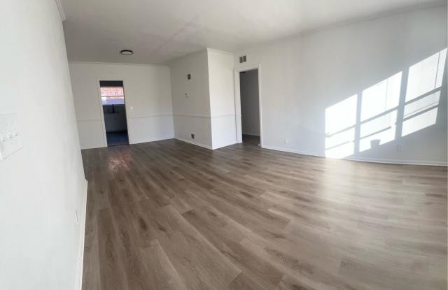 5451 Playa Way - 2 photos photos