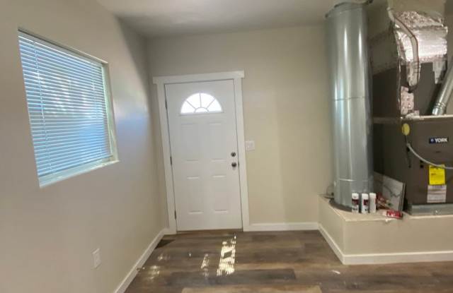 Gorgeous 2 Bedroom/1 Bathroom Home photos photos