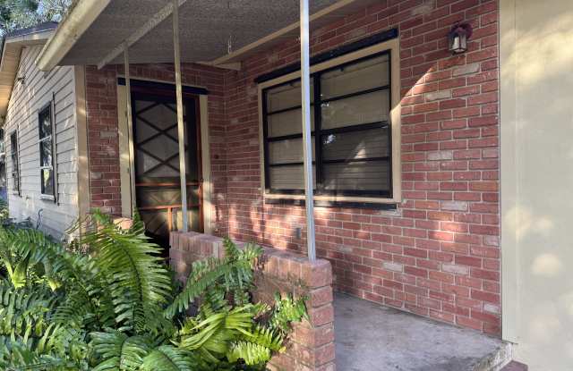 5900 N Courtenay Pkwy photos photos