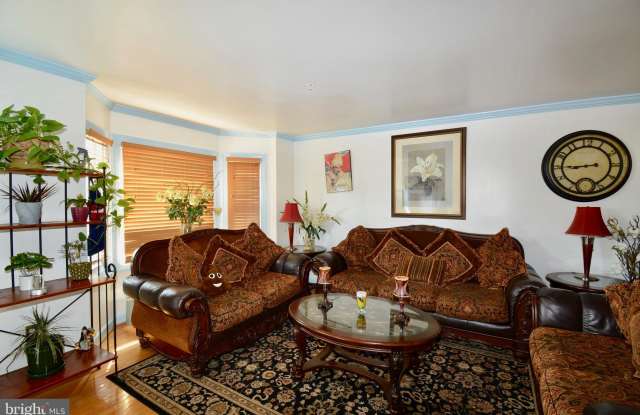 6223 SQUIRES HILL DRIVE Gallery 2