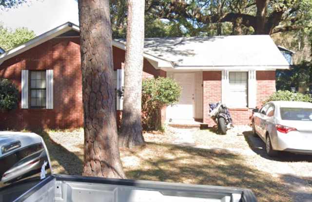Three Bedroom Brick Home Walking Distance To Park Circle photos photos