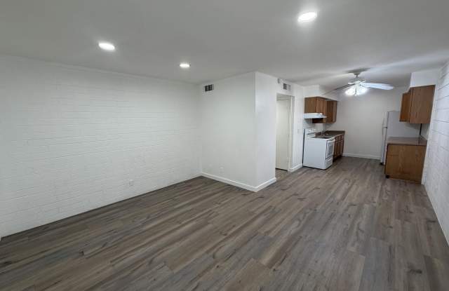 2030 W CACTUS Road Gallery 3