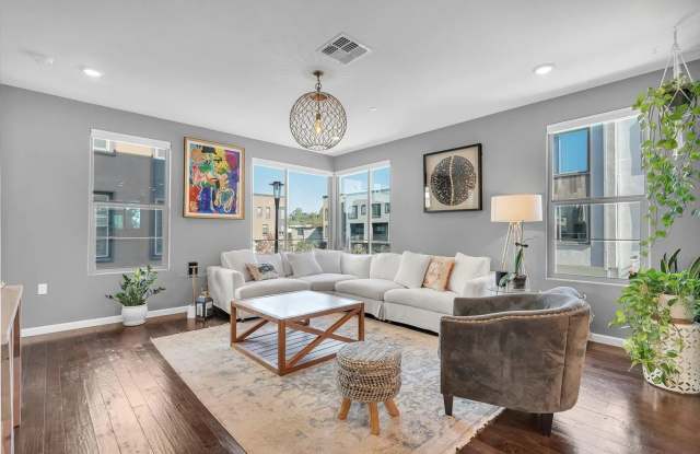 Beautiful Energy Efficient Hayward Townhome w/ Modern Updates photos photos