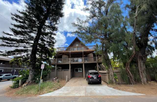 Across the street from the beach on Halama with ocean-view lanai Gallery 4