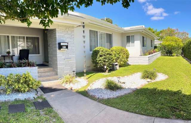 411 Alesio Ave photos photos