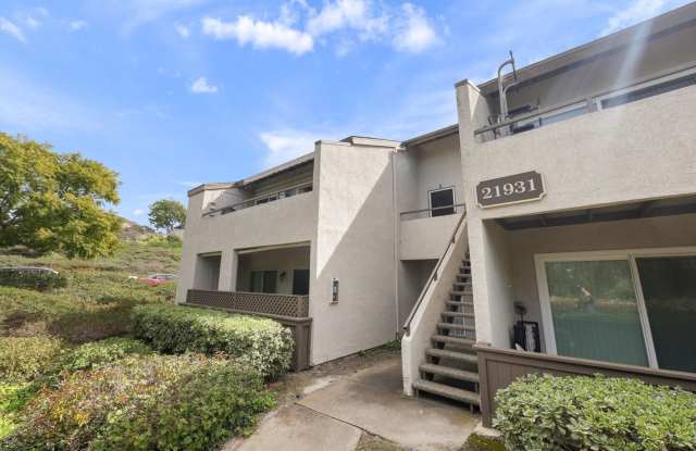 beautifully upgraded 2-bedroom, 1-bath condo in the highly desirable Bench Mark Villas Community photos photos