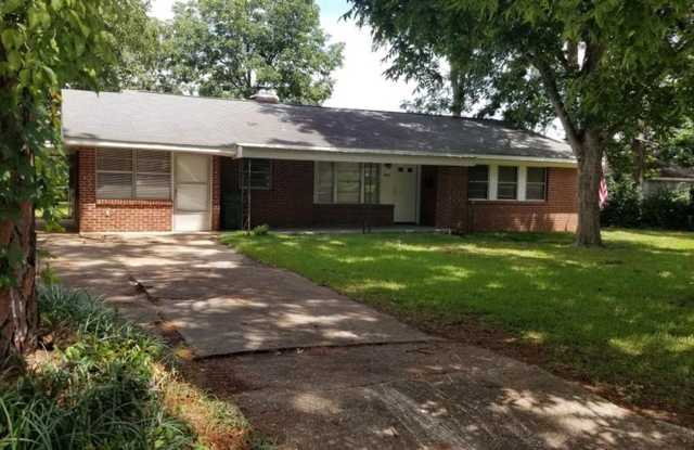 1027 Parkwood Drive Gallery 1