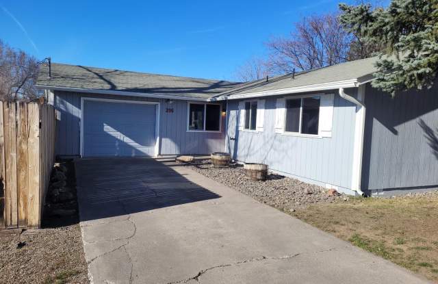 3 Bedroom / 1 Bathroom House in Madras Oregon - 296 Northeast A Street, Madras, OR 97741