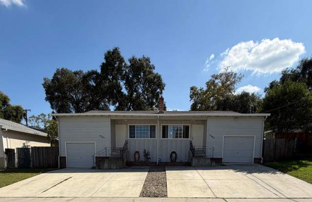 BEAUTIFUL UPDATED DUPLEX IN FAIR OAKS!! Gallery 1
