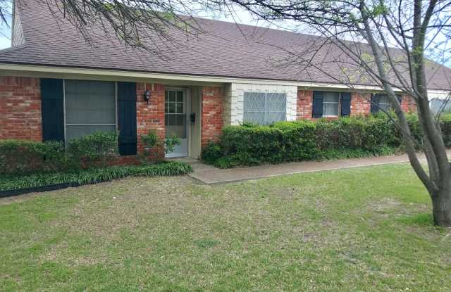 Convenient location close to shopping and Hwy 6! photos photos