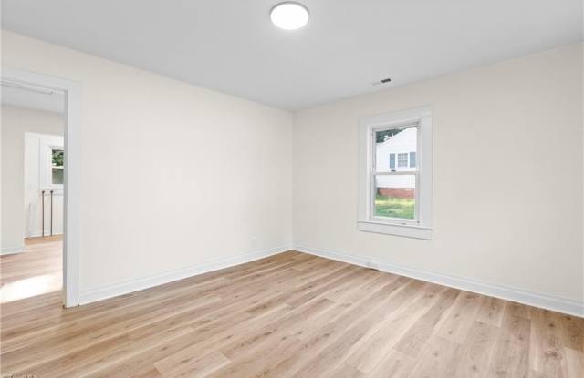 1444 Irving Street Gallery 4