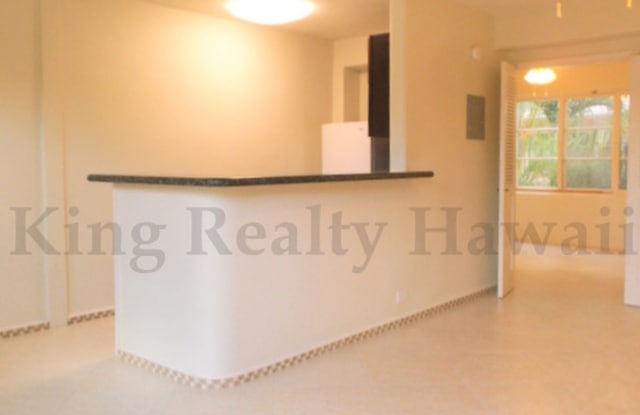 ***CLEAN  UPGRADED 1 bedroom / 1 bath ,EXCELLENT LOCATION! Must See!!** - 1621 Ala Wai Boulevard, Honolulu, HI 96815