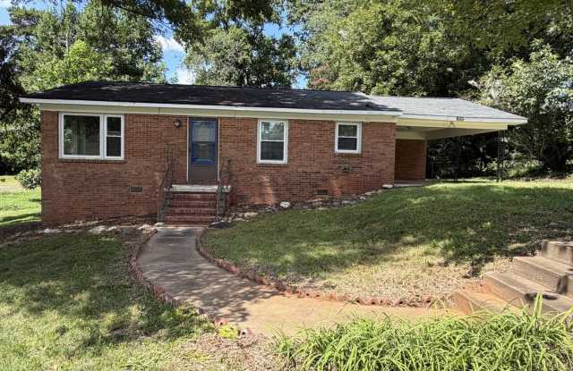 Spacious 2 Bedroom / 1 Bathroom Home -1/2 Acre Lot - Storage Building photos photos