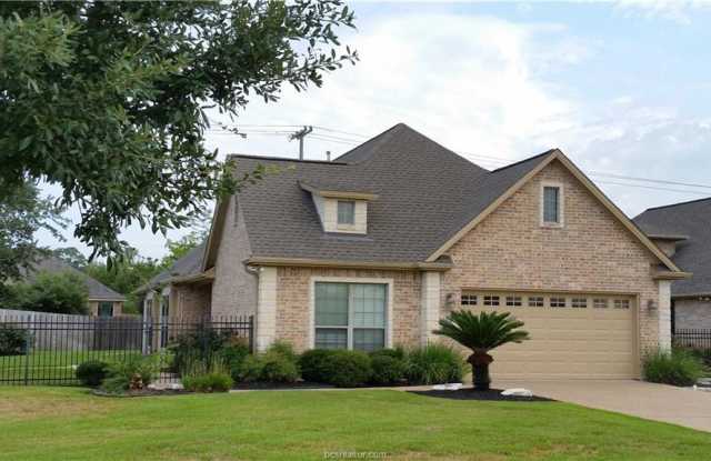 1709 Lakeshore Court Gallery 2
