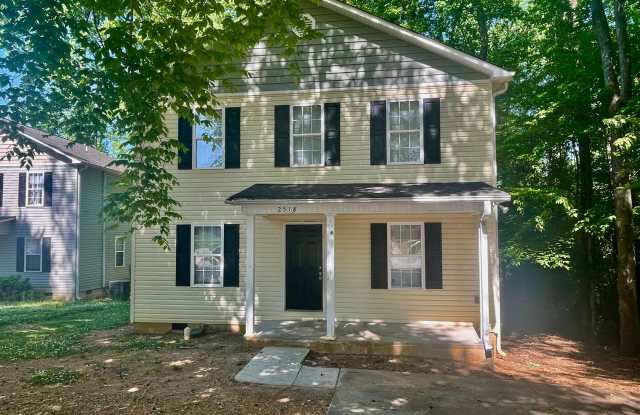 Faber2518 in Charlotte’s Ponderosa - Wingate neighborhood is a 4-bedroom, 2-bath home photos photos