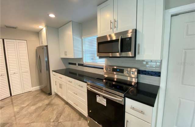 5823 ERIN LANE S Gallery 3