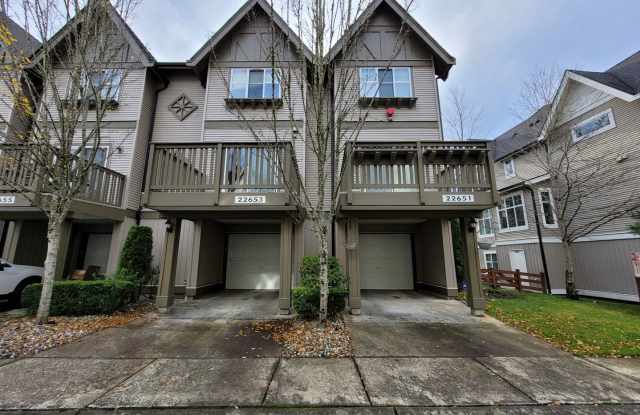 Updated Redmond Ridge Townhome Surrounded by Nature Gallery 3