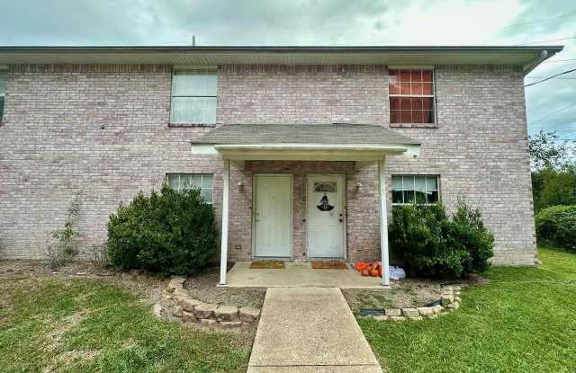 527 N Village Creek Parkway Gallery 2