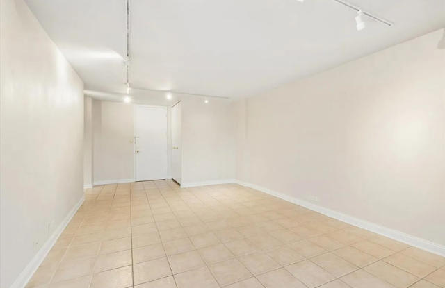 7033 N Kedzie Ave Gallery 3