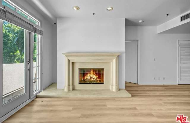 2222 BEACHWOOD Dr photos photos