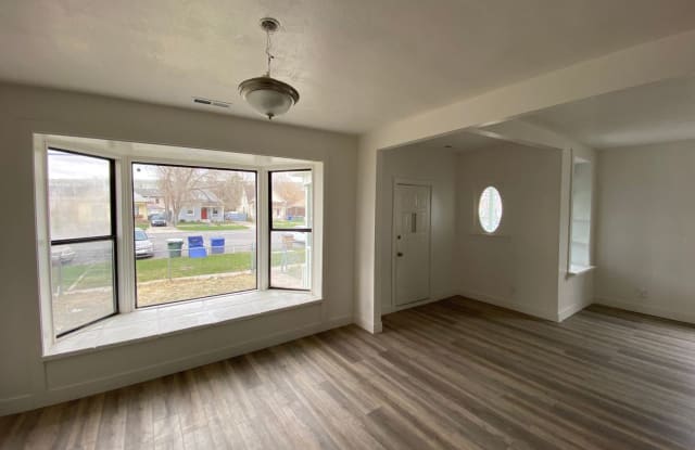 921 W 300 S Gallery 3