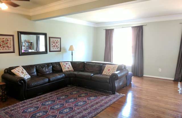 43857 SANDBURG SQUARE Gallery 2