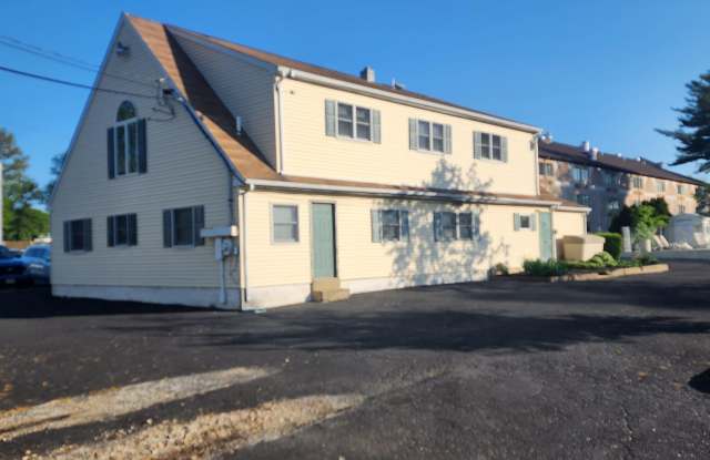 2777 LINCOLN Highway Gallery 1
