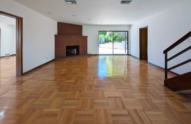 545 Hillgreen Dr Gallery 3