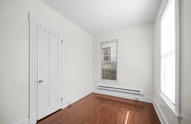 215 Woodlawn Terrace - 215 Woodlawn Terrace, Waterbury, CT 06710